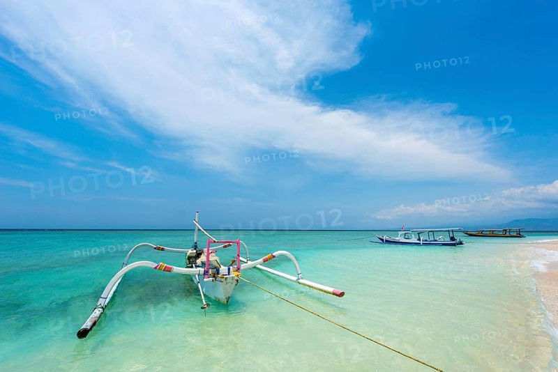 Traditional old fishing boats, beach, sea, turquoise, clean, blue sky, weather, seafaring, ocean, fishing, fishing, work, tropical, empty, nobody, lonely, island, culture, holiday, tourism, travel, Gili Air, Indonesia, Asia