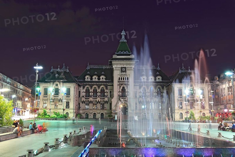 Craiova, Krajowa, Kragau, prefecture and fountain in the city centre, Little Wallachia, Romania, Europe