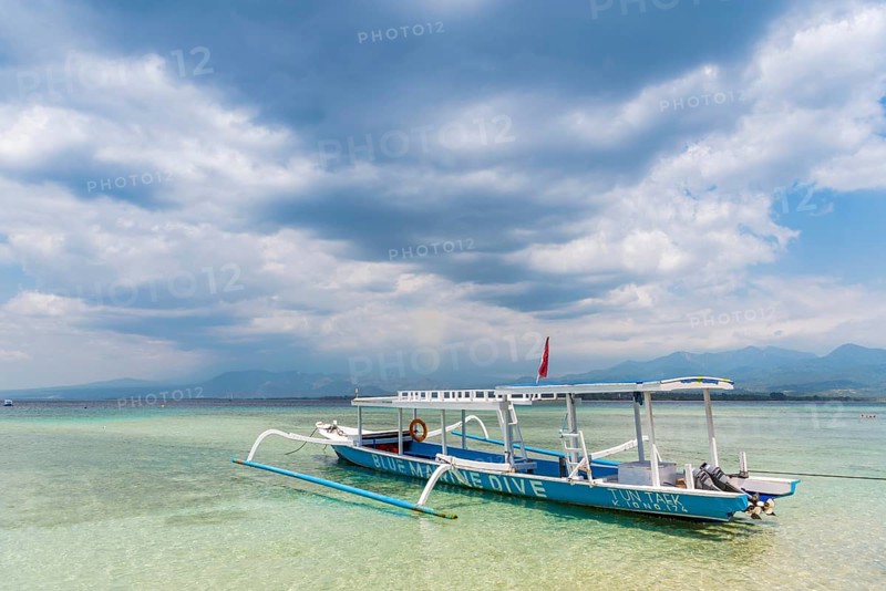 Traditional fishing boat, wooden boat, water, sea, ocean, fishing, tourism, travel, nobody, empty, lonely, calm, colourful, blue, Gili Air, Indonesia, Asia