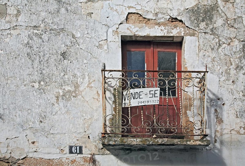 Most common sign in the Algarve: Se Vende (for sale) here in the spa town of Monchique, Algarve, Portugal, Europe