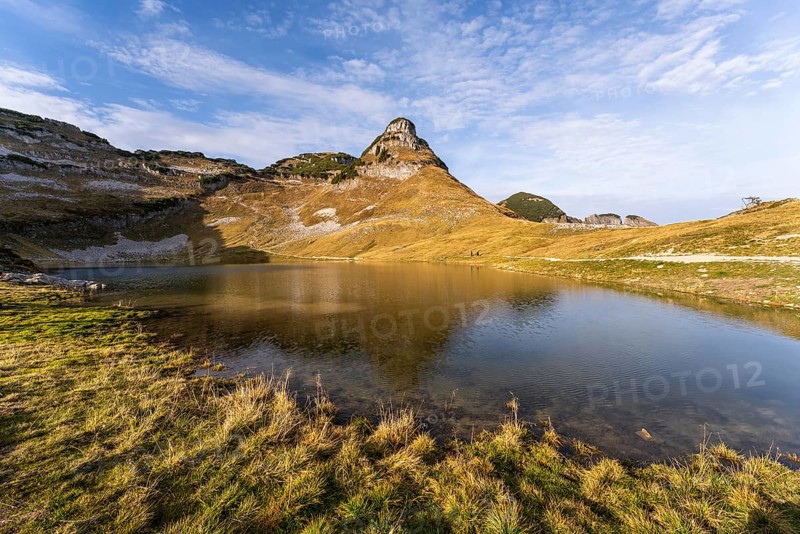 Lake Augstsee and the Atterkogel mountain on the Loser. Autumn, good weather, blue sky. Reflection. Altaussee, Bad Aussee, Ausseer Land, Totes Gebirge, Styria, Upper Austria, Austria, Europe