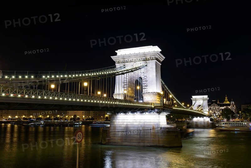 Night view of Széchenyi Chain Bridge across the River Danube connecting Buda and Pest, Budapest, Hungary, Europe