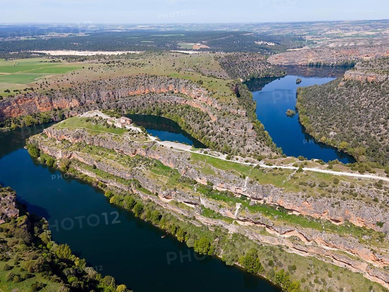 Spectacular view of a river running through deep gorges and lush vegetation, bird's eye view, aerial view, gorge, Natural Park of the Gorges of the Duratón River, Duraton, Parque Natural de las Hoces del Río Duratón, Sepulveda, Segovia, Valladolid, Castilla y León, Spain, Europe
