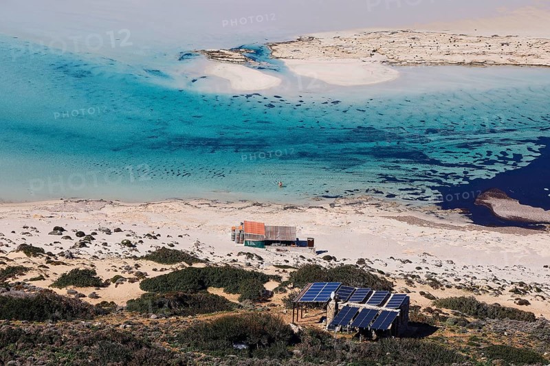 Caretaker building, Secluded beach with blue water and solar panels on the coast, Quiet and peaceful atmosphere, Gramvoussa, Gramvoussa Peninsula, Pirate Bay, Balos, Lagoon, Northwest Crete, Crete, Greek Islands, Greece, Europe