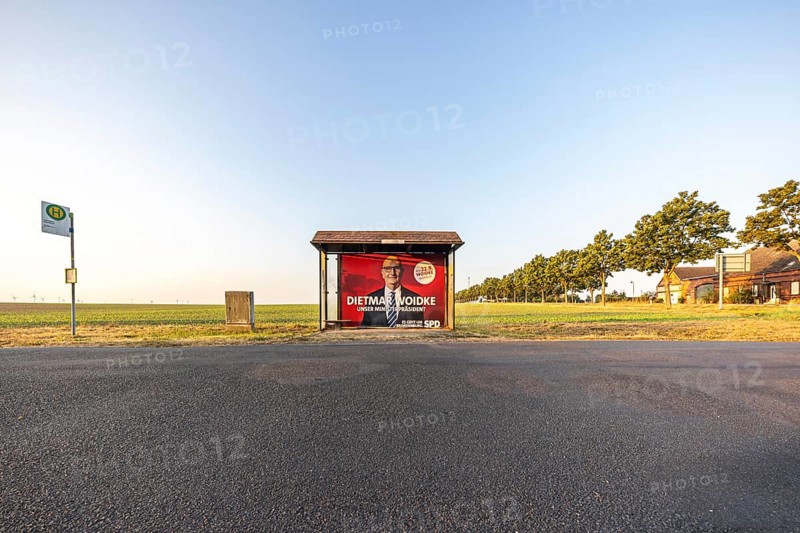 State election in Brandenburg. Bus shelter in an open field with an election poster of Prime Minister Dietmar Woidke, SPD. Schwabeck, Treuenbrietzen, Brandenburg, Germany, Europe