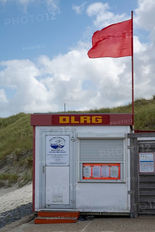 Red flag of the DLRG, bathing and swimming prohibited, Norderney, East Frisian Island, East Frisia, Lower Saxony, Germany, Europe