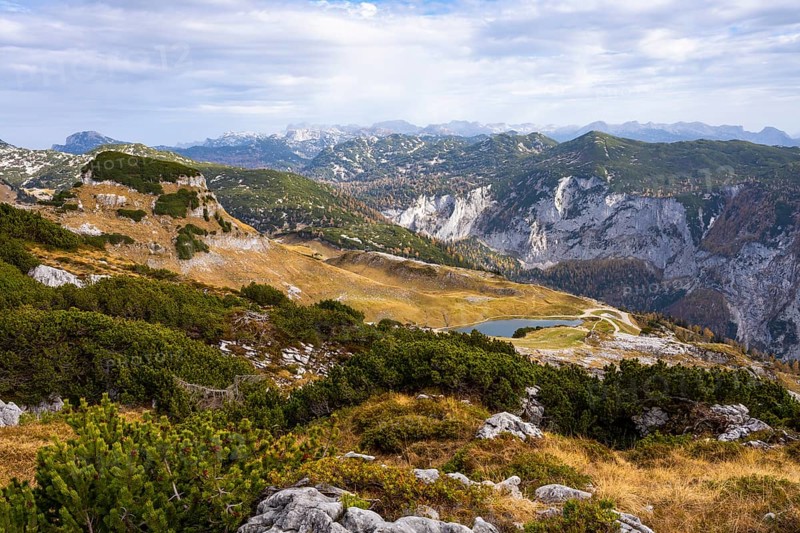 Lake Augstsee and the Atterkogel mountain on the Loser. View of other mountains. Autumn, good weather, blue sky and clouds. Altaussee, Bad Aussee, Ausseer Land, Totes Gebirge, Styria, Upper Austria, Austria, Europe