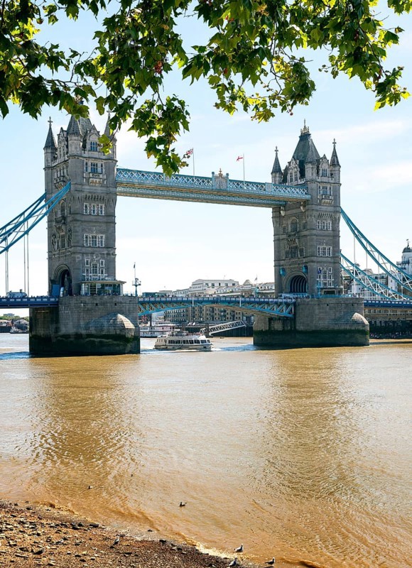 Clear image of Tower Bridge spanning the tranquil River Thames with urban backdrop, London, United Kingdom, Europe
