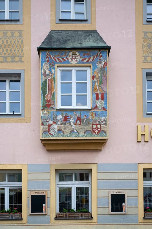 Historic bay window from 1435 on a residential building, painted by painter Lacher, Max 1959, Theresienplatz 9, Straubing, Lower Bavaria, Germany, Europe