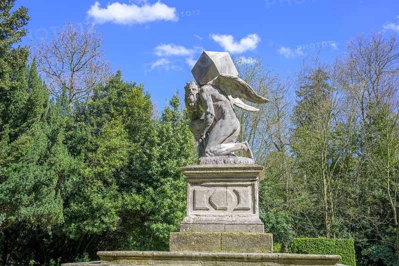 Statue symbolising time, garden of Villa Barbarigo, Valsanzibio, Galzignano Terme, Province of Padua, Italy, Europe