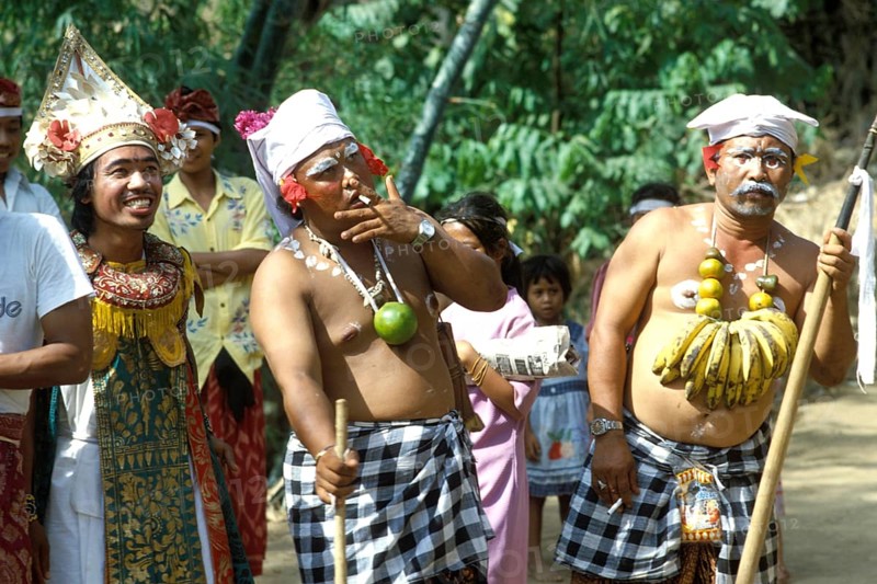 Ngaben (cremation ceremony), guard in front of the house of the deceased Bali, Indonesia, Asia