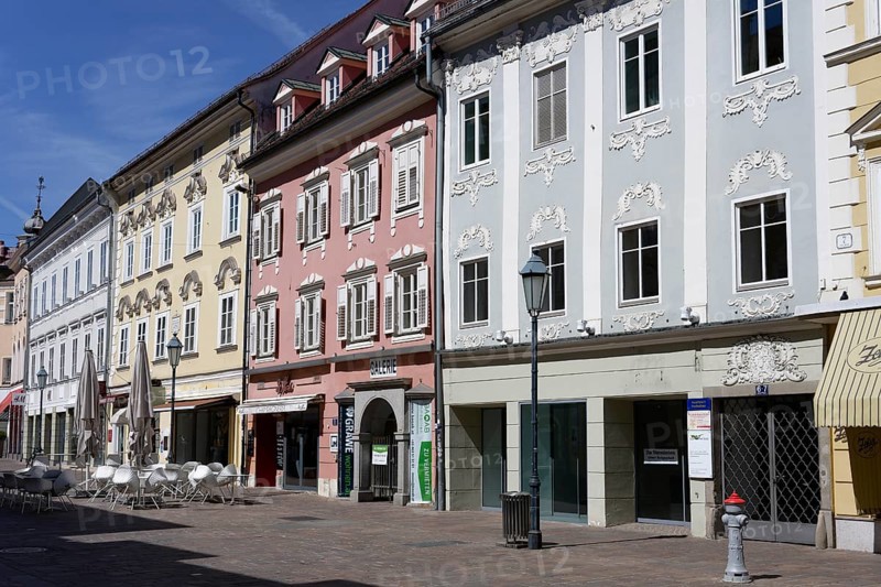 Row of pastel-coloured historic buildings, pedestrian zone, Old Town, Old Square, Inner City, Klagenfurt, Carinthia, Austria, Europe