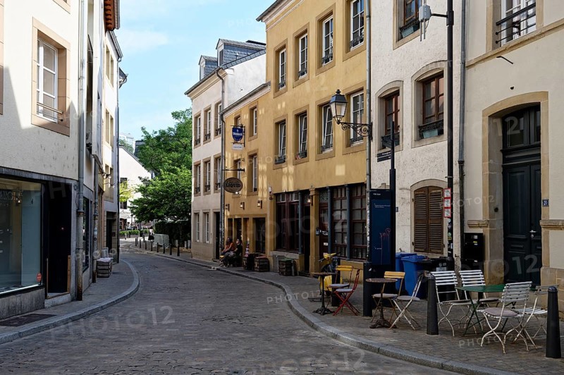 Quiet old town alleyway with historic buildings, Rue Munster, Grund, Luxembourg City, Luxembourg, Luxembourg, Europe