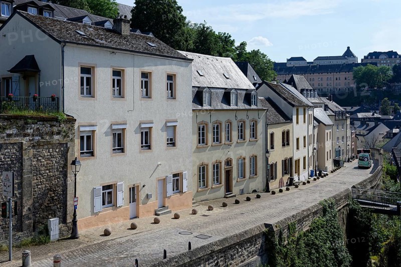 Quiet street with historic buildings, Rue de Treves, Grund, Luxembourg City, Luxembourg, Luxembourg, Europe