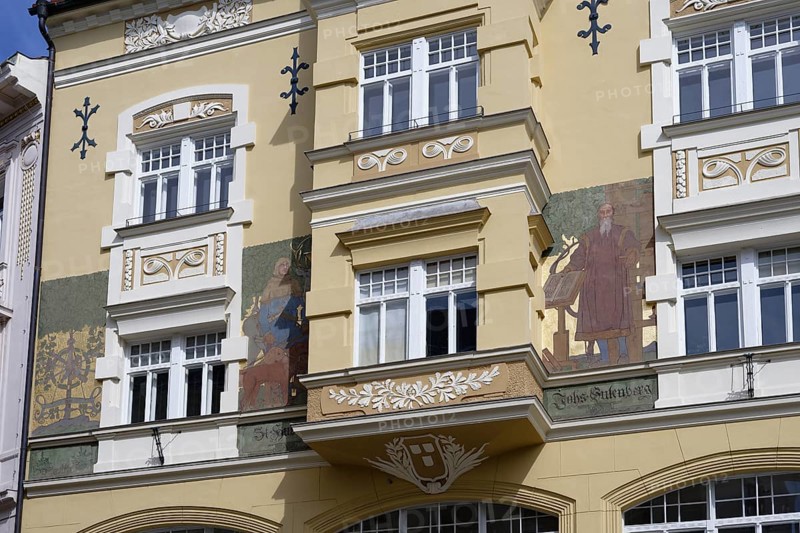 Historic building with elaborate façade paintings and decorative stucco elements, Leonhaus, Dr-Arthur-Lemisch-Platz 2, Innere Stadt, Klagenfurt, Carinthia, Austria, Europe
