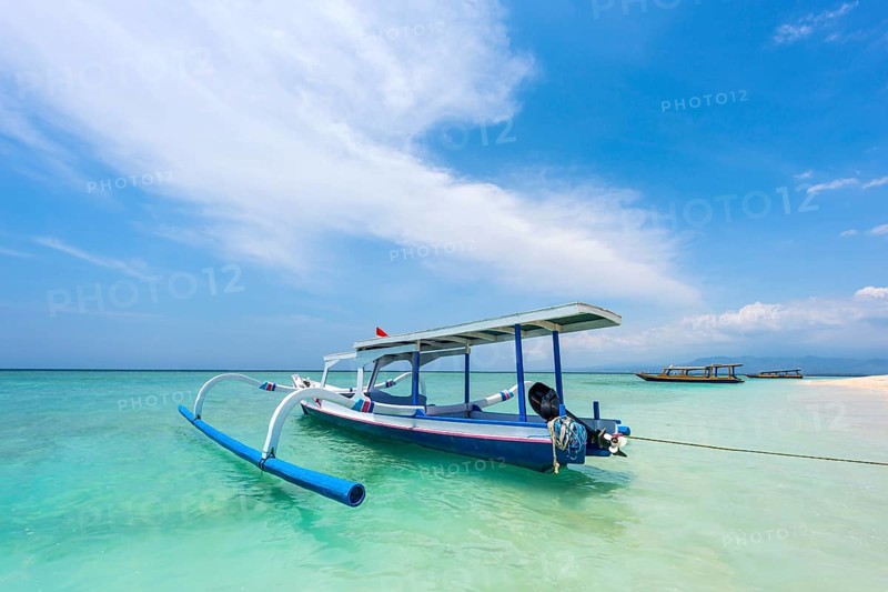 Traditional old fishing boats, beach, sea, turquoise, clean, blue sky, weather, seafaring, ocean, fishing, fishing, work, tropical, empty, nobody, lonely, island, culture, holiday, tourism, travel, Gili Air, Indonesia, Asia