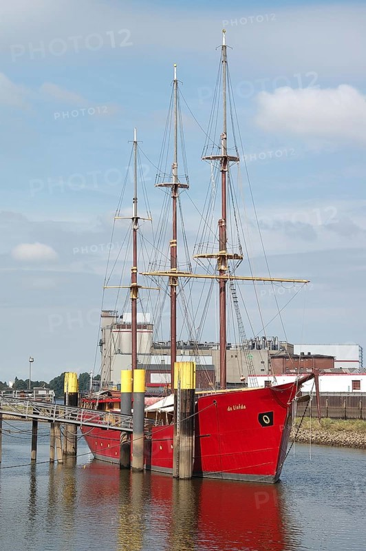 Three-masted schooner barque De Liefde in Bremen