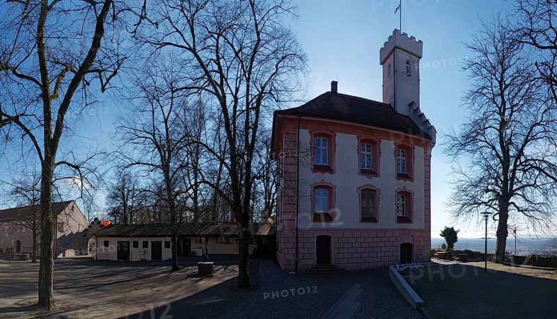 Veitsburg Castle (after the castle chapel dedicated to St Vitus) is the modern name of Ravensburg Castle, a medieval hilltop castle complex on the so-called 'Burgberg' (castle hill) above Ravensburg. (525 m) above Ravensburg