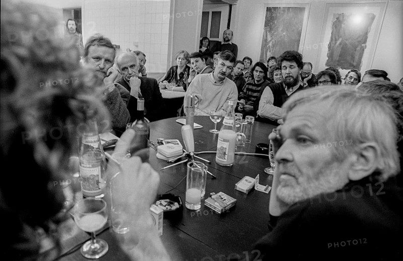 Germany, Berlin, 15.02.1991, discussion round Experience with censorship, at Haus Drama in Clara-Zetkin-Straße, (from left to right) : Klaus Höpke / former Deputy Minister of Culture of the GDR, Christoph Hein, right: Klaus Schlesinger, Europe