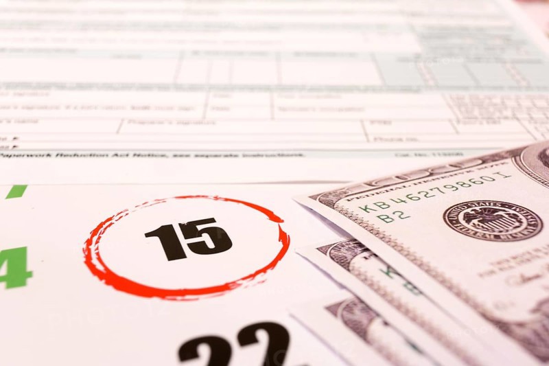 2019 calendar with 1040 income tax form for 2018 showing tax day for filing on April 15