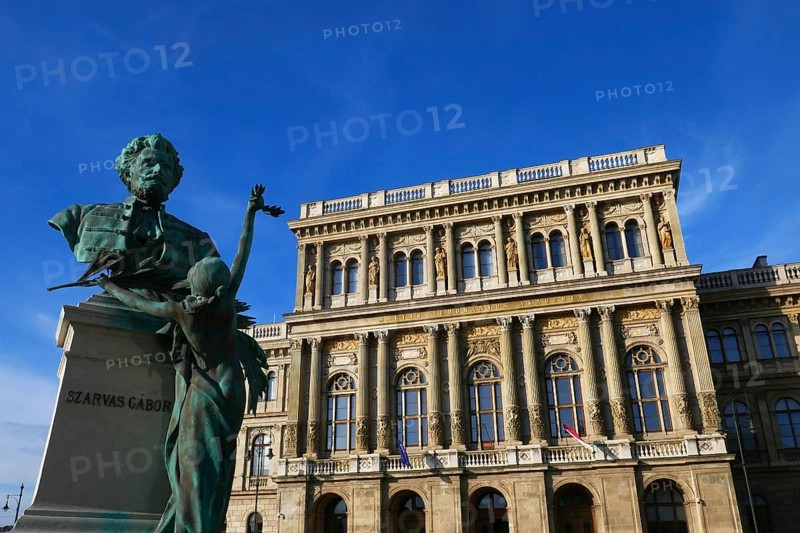 Statue of Gábor Szarvas Budapest V, Széchenyi István tér