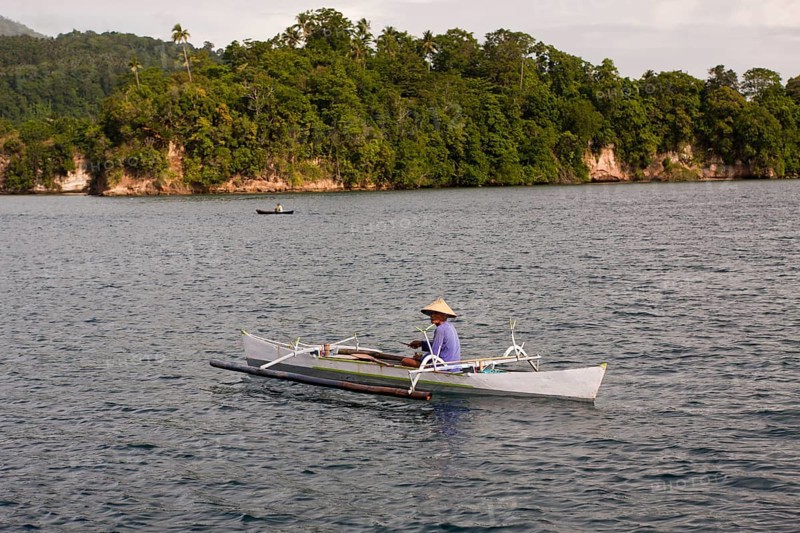 Fishermen on the Lembeh Strait, North Sulawesi, Indonesia, Asia