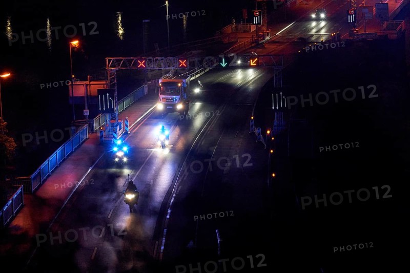 An American 250 kg aerial bomb is transported away on a lorry because it could not be defused. It is to be detonated on a nearby military training area on Friday, Koblenz, Rhineland-Palatinate, Germany, Europe