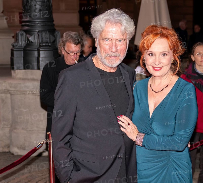 FRANKFURT AM MAIN, Deutschland, 18. Oktober 2019: Jürgen Prochnow (*1941, deutsch-amerikanischer SchauspielerDeutsch-amerikanischer Schauspieler) bei seiner Ankunft auf dem Roten Teppich beim Hessischen Film- und Kinopreis 2019, Red Carpet, Frankfurt am Main