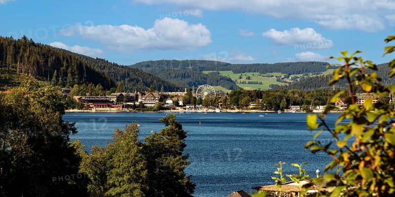 View over the Titisee to the town centre, Titisee, Titisee-Neustadt, Baden-Württemberg, Black Forest, Germany, Europe