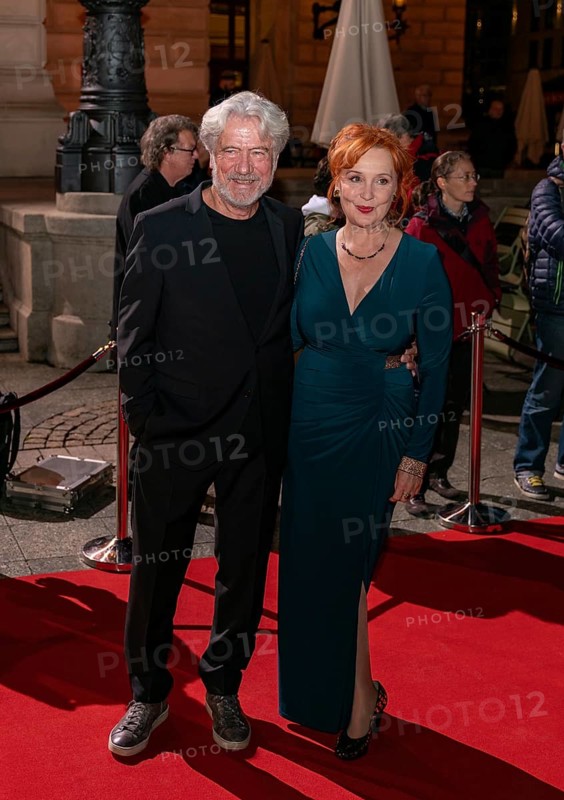 FRANKFURT AM MAIN, Deutschland, 18. Oktober 2019: Jürgen Prochnow (*1941, deutsch-amerikanischer SchauspielerDeutsch-amerikanischer Schauspieler) bei seiner Ankunft auf dem Roten Teppich beim Hessischen Film- und Kinopreis 2019, Red Carpet, Frankfurt am Main