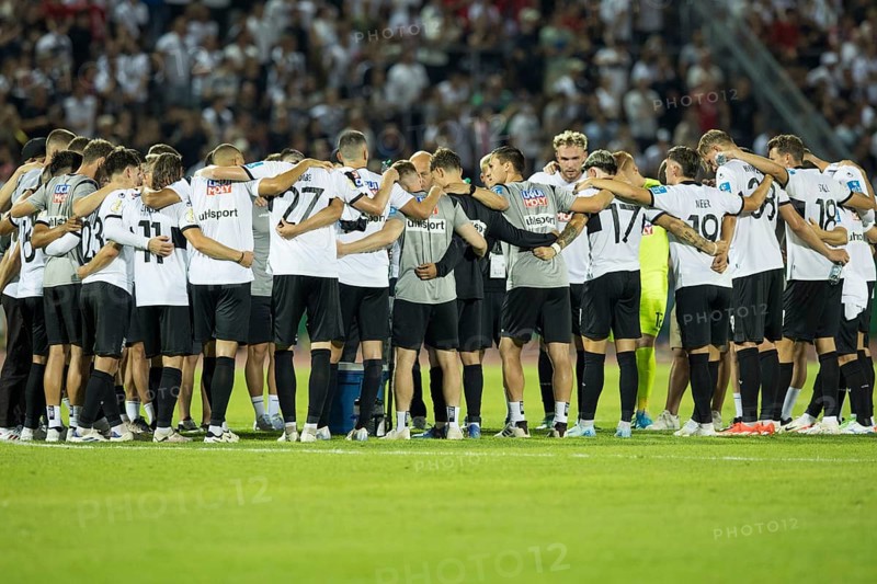 Football match, the SSV Ulm team united in a circle on the pitch after the defeat against FC Bayern Munich, Donaustadion football stadium, Ulm, Germany, Europe