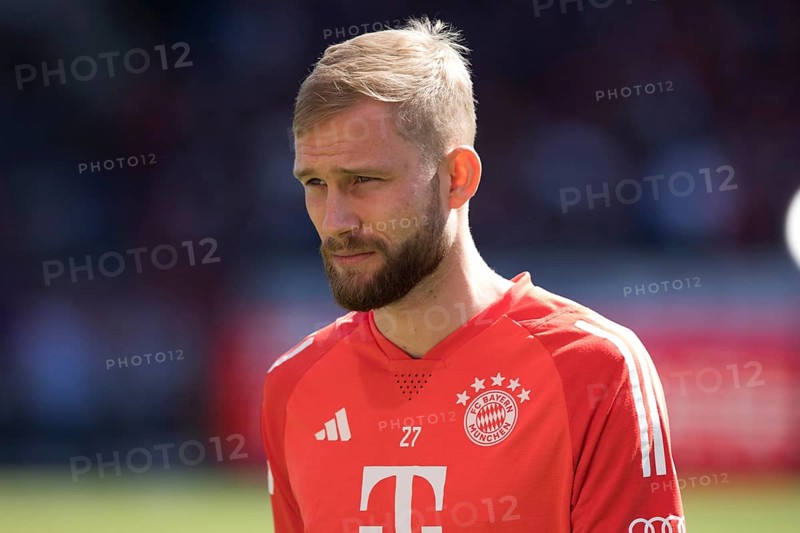 Konrad LAIMER FC Bayern Munich in front of the match