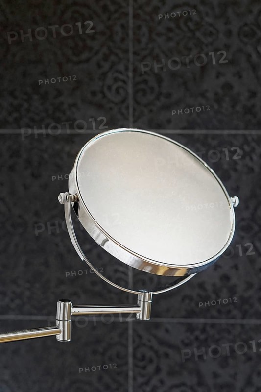 Double sided round makeup beauty mirror n bathroom