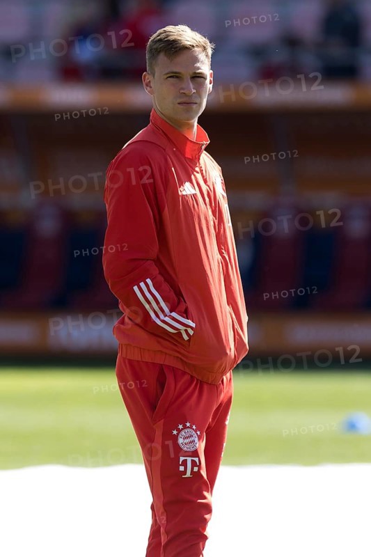 Joshua KIMMICH FC Bayern Munich in front of the match