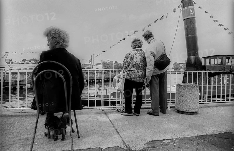 Germany, Berlin, 27.06.1991, landing stage of the Weiße Flott e in Treptower Park, woman on chair, dachshund, old steamer, Europe