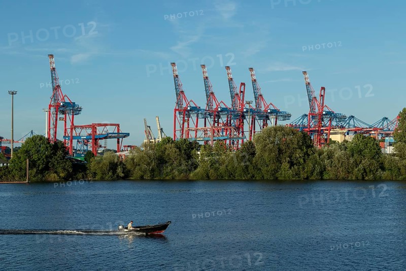 Symbolic picture weather, summer, view from Finkenwerder to motorboat, green vegetation on the banks of the Elbe, behind cranes and container gantry cranes at the Burchardkai terminal in the port of Hamburg, Germany, Europe