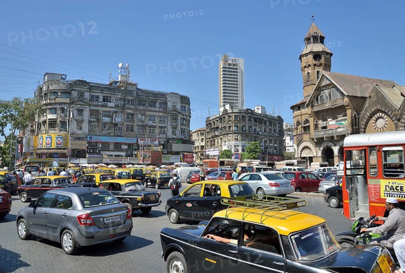Traffic jam in front of the Crawford Market or Mahatma Jyotiba Phule Market, Mumbai, Maharashtra, India, Asia