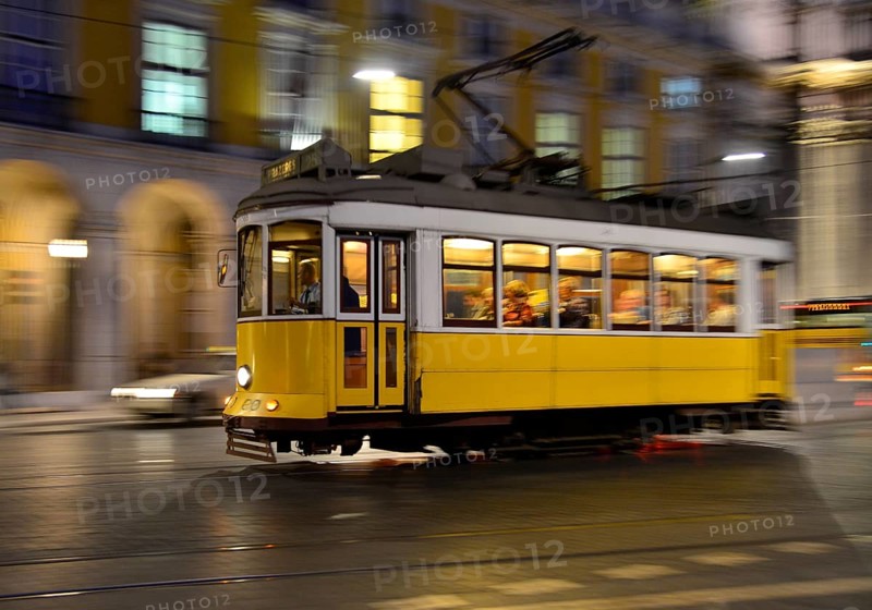 Tram, Eléctrico, travelling on the Praça do Comércio, Lisbon, Portugal, Europe