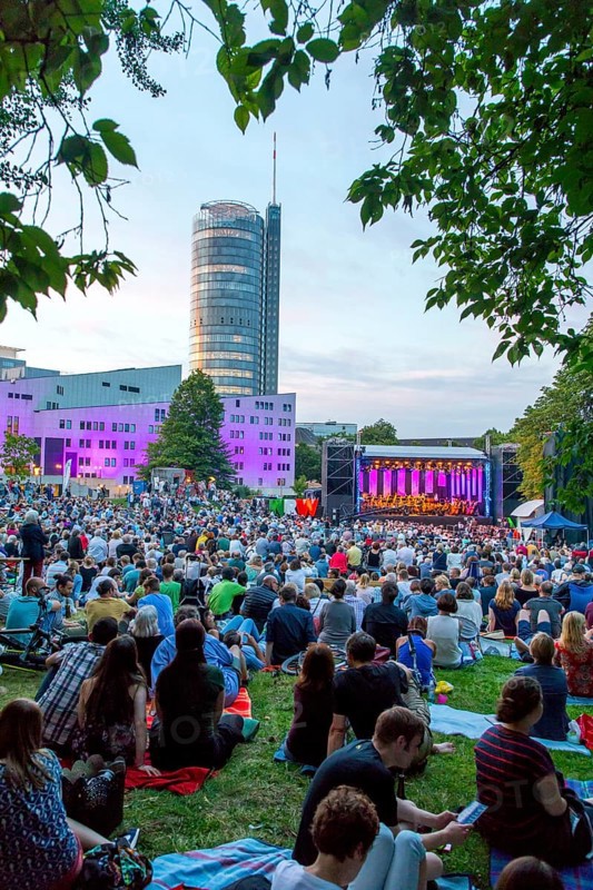 Open air concert in Essen's Stadtgarten Park, summer concert of the state government, North Rhine-Westphalia Summer Night? in Essen's Stadtgarten, with the Essen Philharmonic Orchestra, Essen, North Rhine-Westphalia, Germany, Europe