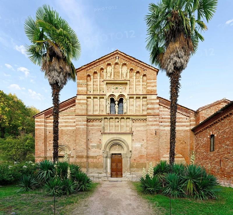 Romanesque showcase façade, Abbey, Abbazia Santa Maria di Vezzolano, Albugnano, Province of Asti, Monferrato, Piedmont, Italy, Europe