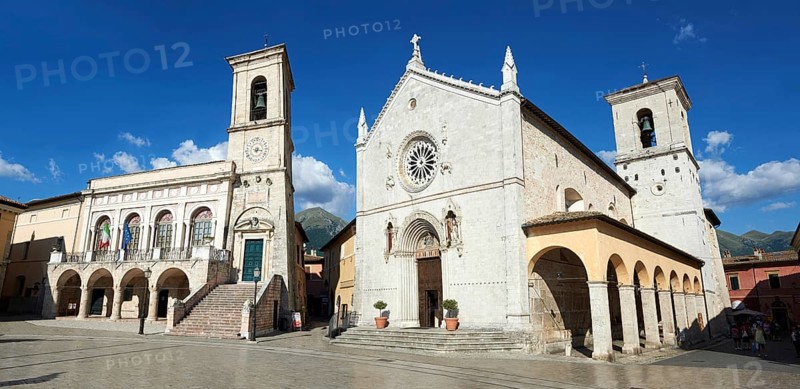 Town Hall, the church of St. Benedict, before the 2106 earthquake, and the birthplace of St. Benedict, Piazza San Benedetto, Norcia, Umbria, Italy, Europe