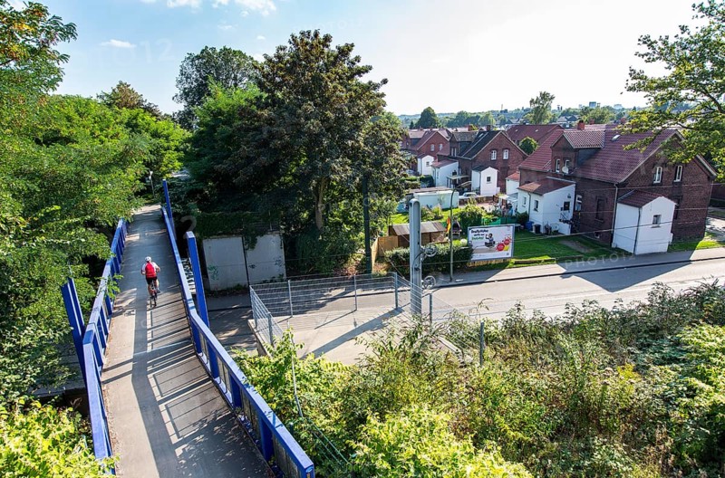 Cycle path in the north of Essen, former railway line, Katernberg district, former Drokamp colliery housing estate, Essen, North Rhine-Westphalia, Germany, Europe