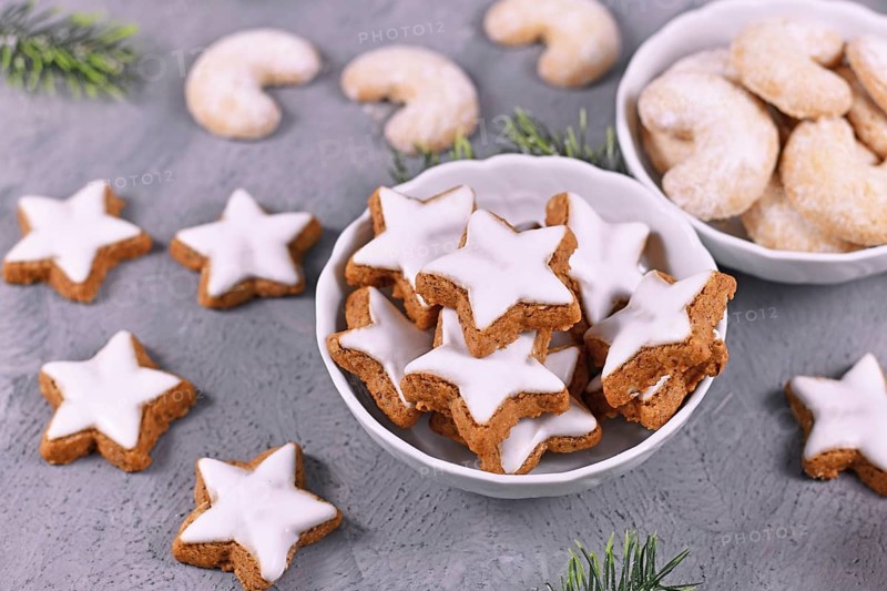Bowl with traditional German cinnamon star Christmas cookies called 'Zimtsterne' made with almonds, egg white, sugar, cinnamon and flour