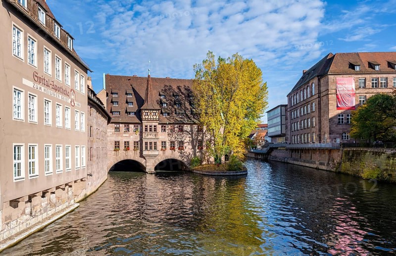 Heilig-Geist-Spital and river Pegnitz, in autumn, Old Town, Nuremberg, Middle Franconia, Bavaria, Germany, Europe