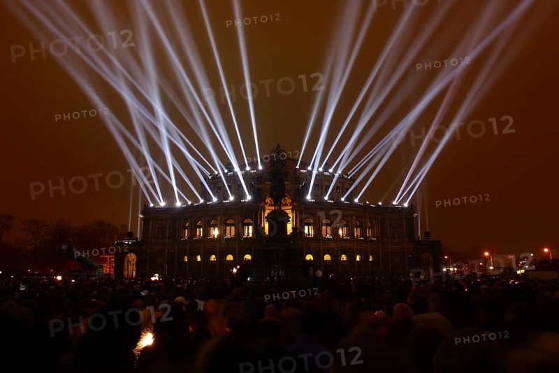 Courtyard installation in Dresden after the flood: Lighthouse of light