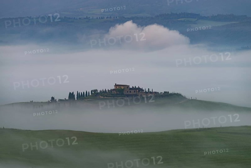 Landscape at sunrise around Volterra, province of Pisa, Tuscany, Italy, Europe