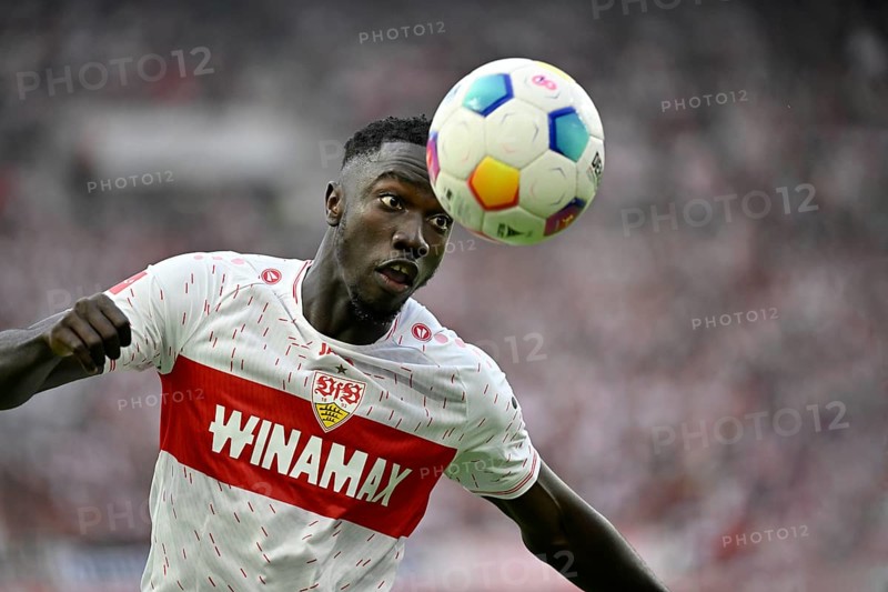 Silas Katompa Mvumpa VfB Stuttgart (14) taking a header, action, MHPArena, MHP Arena Stuttgart, Baden-Württemberg, Germany, Europe