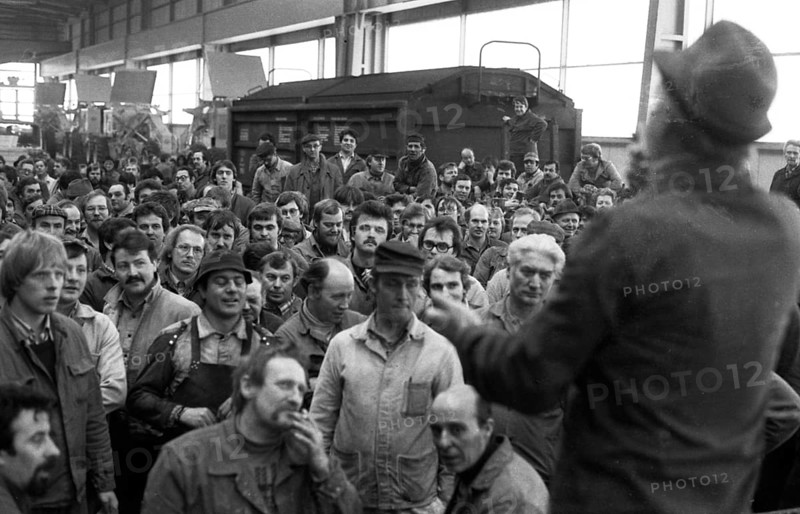 Warning strike by IG Metall in the collective bargaining dispute at Orenstein & paddock on 05.03.1981 in Dortmund, Germany, Europe