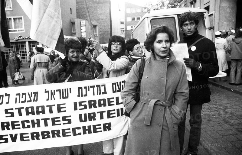 French Jews and German Nazi victims demonstrated for a conviction of the former Gestapo chief of Paris, Kurt Lischka, in front of the Regional Court in Cologne on 23 October 1979. Beate Klarsfeld Vorn, Germany, Europe