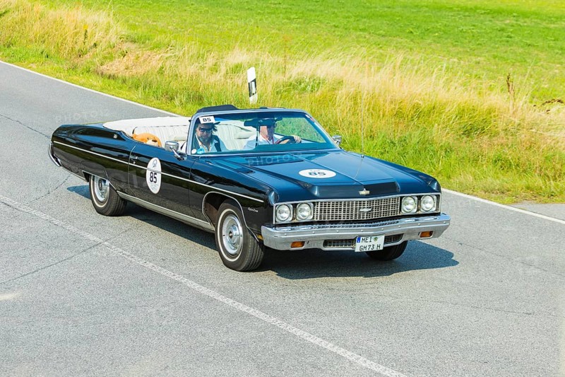 A drive for vintage vehicles. Skilful handling of the vehicle, finding the route by means of the road book and consistent driving style will be assessed. The route, time and drive-through checks as well as special stages are determined by the road book and the boarding card. Chevrolet Caprice Classic 1973